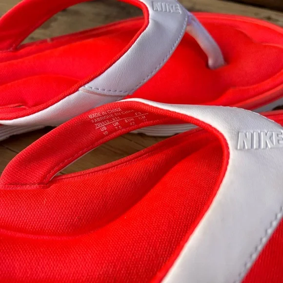 NIKE | Women's Solarsoft Comfort Thong Bright Crimson/White 10 - Picture 6 of 7